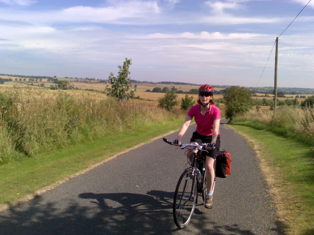Keepwick Farm is lovely and all of the verges approaching it are mowed.  On the way back through here we met a farmer with very nice collie, as 'soft as clarts', he told us.