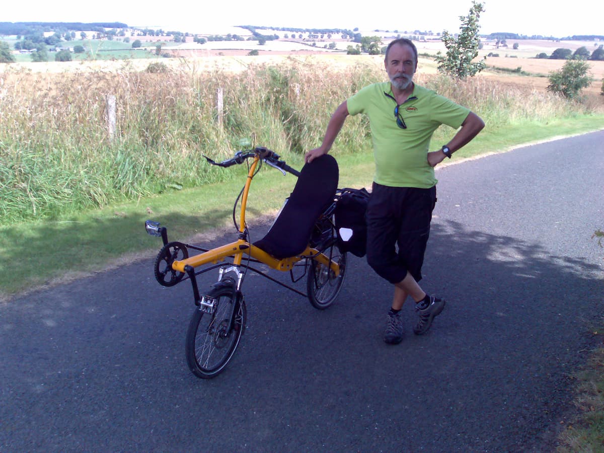 Since I'd got off the bike to take the previous photo we decided to have a Powerbar break and I got my photie taken.