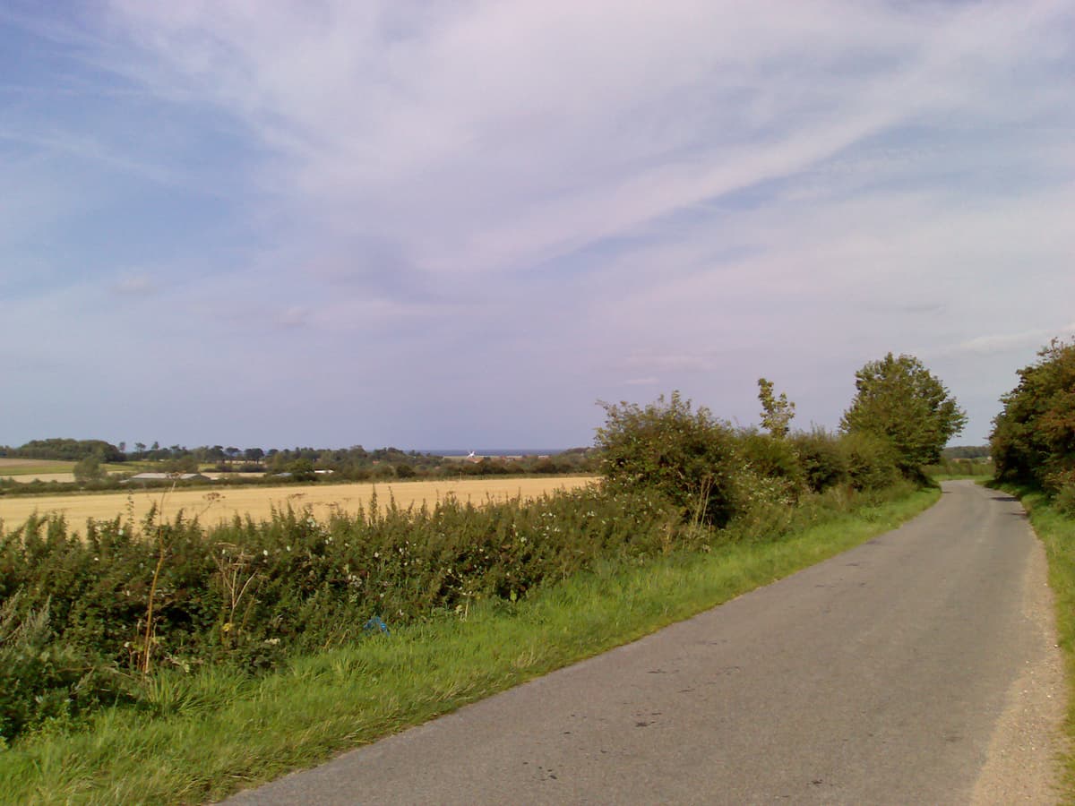 Finally, on our much more leisurely return to the car, which we'd parked at Langham, the sun came out.  The small country lanes, with hardly a car, were a delight for cycling.<p>Actually, if you look closely, you can see a windmill in the distance.  It's at Cley Next The Sea, which we drove to later, and like its neighbour Blakeney it's a charming little village.