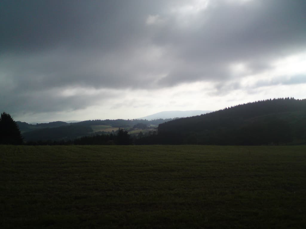 7.13am it was a darkish dawn, but warm.  The first few hours were climbing for 35km, up through forested hills.