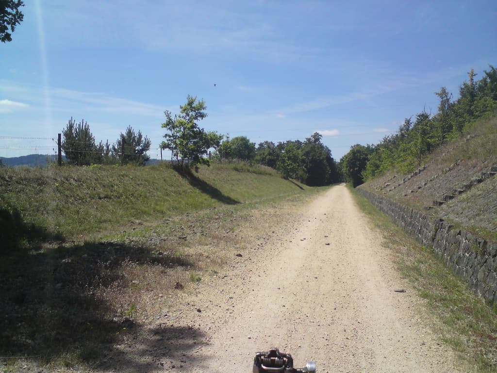 11.31  As you can see from the timings it took me over an hour to get on this.  No one seemed to know where it was, it wasn't signposted and it was starting to get hot.<p>Unfortunately the ground, though not rough, was rocky enough to mean that I had to keep my eyes on the surface to avoid the larger stones.  It was also a bit like riding through jelly, a bit tiring.<p>Nonetheless, it was a pretty route, slow because of the surface but at least it was flat.