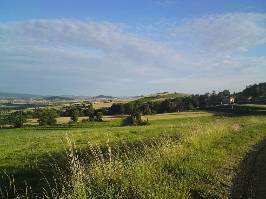 6.25am  I'd eaten the previous day's pizza slice, drunk as much water as I could and set off on a lovely sunny day, though still cool at 6.00 in the morning.