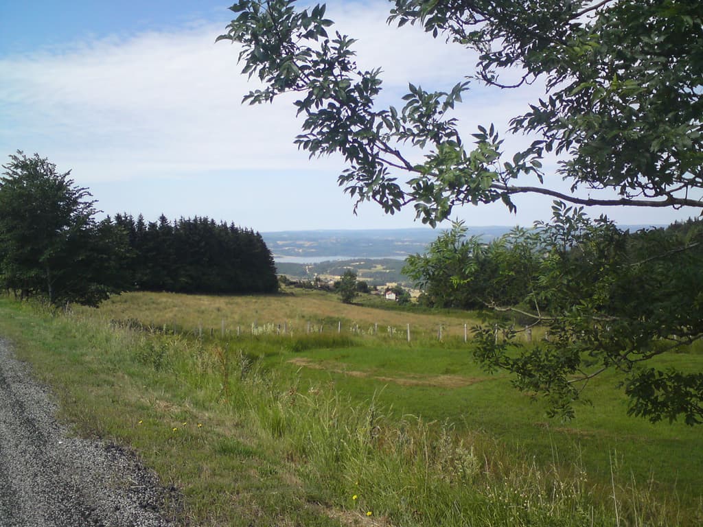 10.08  descents at last, with views to the reservoir in the distance.  I'd now got about 25km of slight ascent before I'd get to the camp site for the night at La Bastide Puylaurent.