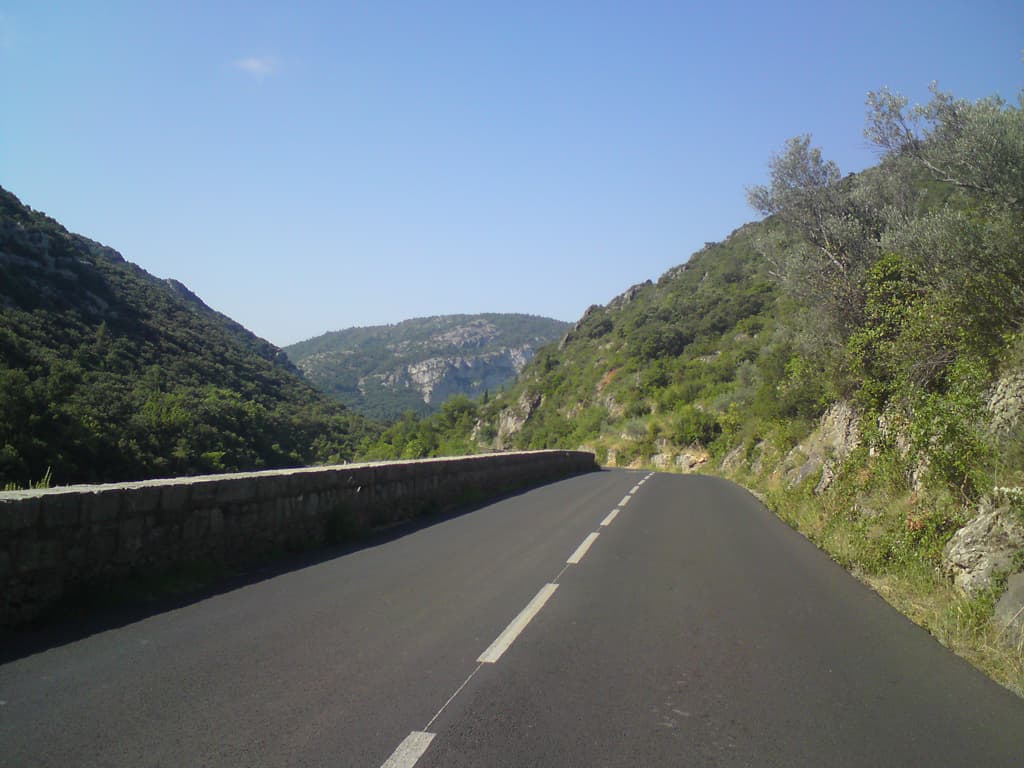 must come down, and again it was great tarmac, descents with curves... what a delight.