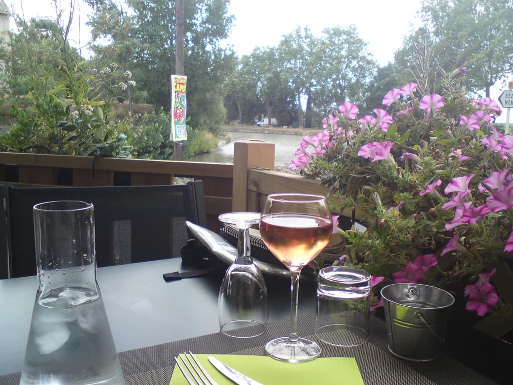 11.25am  An early lunch in fact as you can see from the time.  I must look up the name of this restaurant it was a delight.  Even the water carafe looked stylish.<p>OK, I've looked it up, it was La Tour Sarrasine in Poilhes.