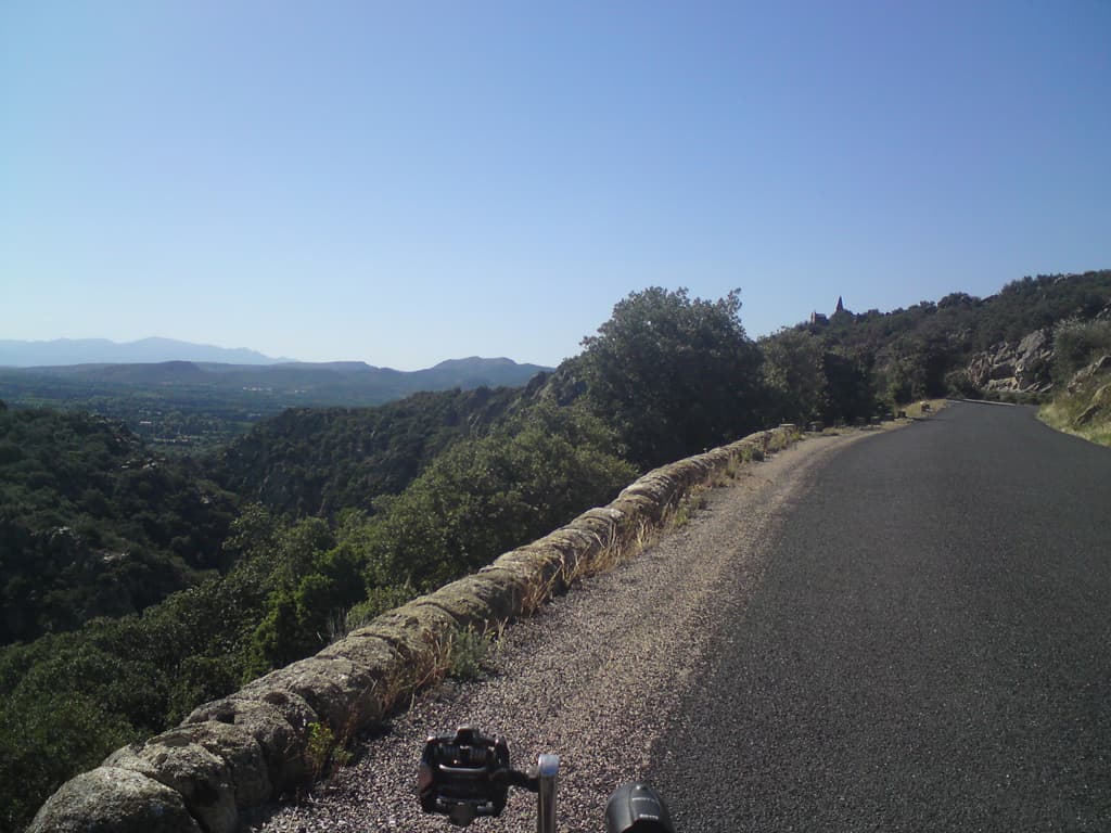 9.48am and this was the start of the descent down to Illes sur Tet.  I met a couple of racing types on the way down and decided to brake so as not to flash past them since, a) I knew they'd punish me on the inevitable uphill afterwards and b) because the curves were making it a bit tricky to pass comfortably.