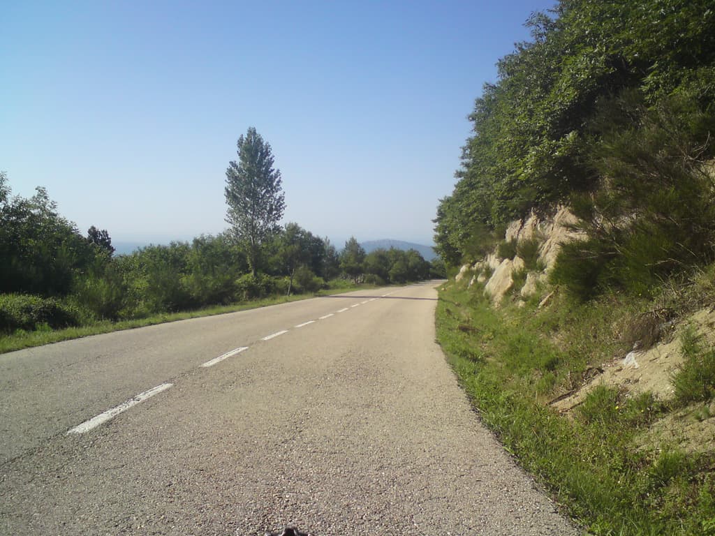 8.55am  And so here I was on Spanish tarmac, just as smooth and traffic free as the French stuff I must say.  Indeed some Dutch cyclists I'd met almost a week earlier had said they though it even better - and since they'd cycled, again following Benjaminse, from Malaga to where I'd met them in France, I guess they would know.