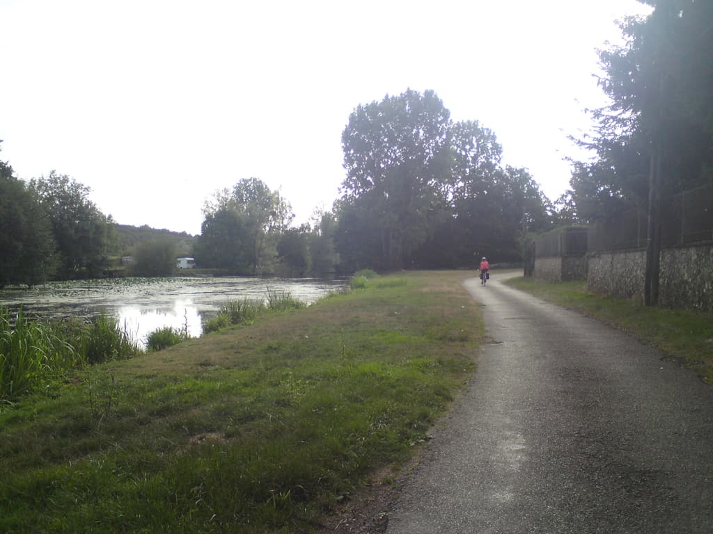 We'd just gone over the bridge, heading towards Vouvray (one of many and not the THE Vouvray), and had had directions from a hip jogger, who told us this was much the quieter way.  He was right - we saw perhaps one other jogger, one cyclist and a couple of cars most of the morning.