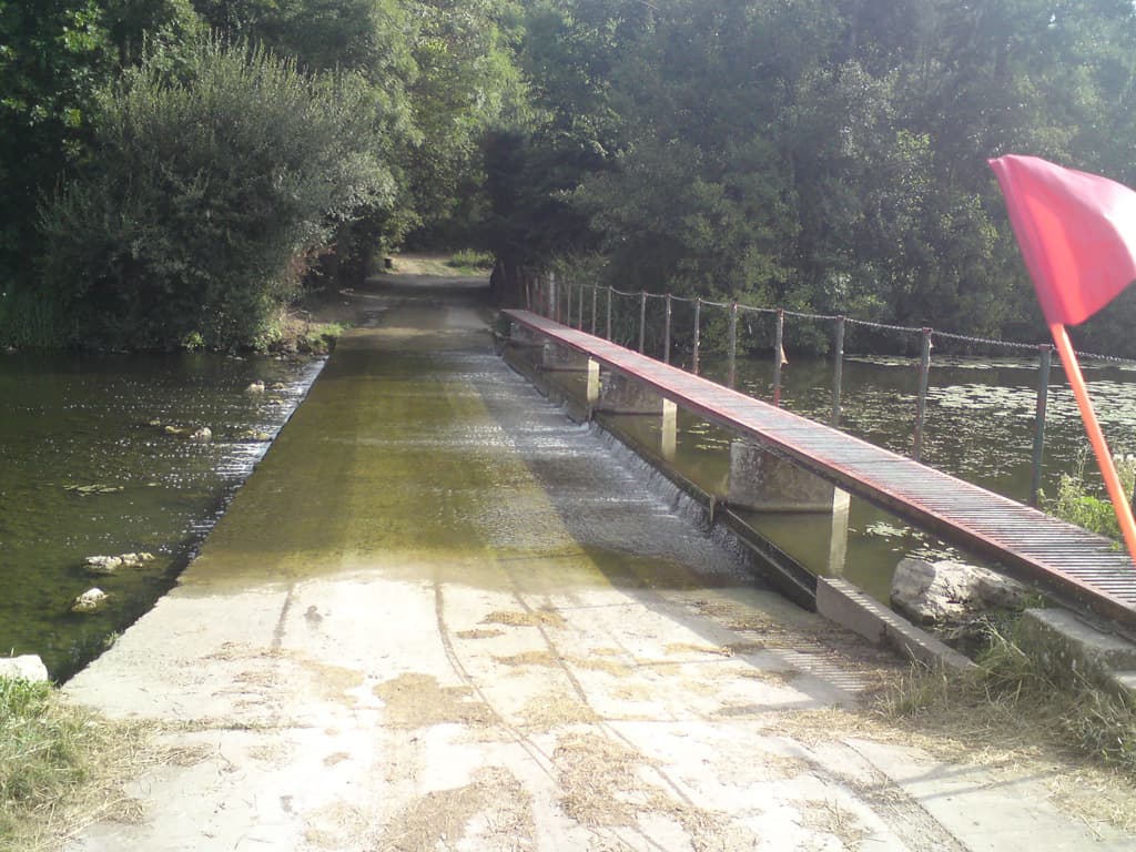Oh, how I wish, I'd got the camera out earlier to take Pippa's photo as she cycled over this slimy, slippy ford - I didn't realise you could cycle for such a distance with your eyes tightly shut!<p>That's the flag of my recumbent just in shot on the right there.