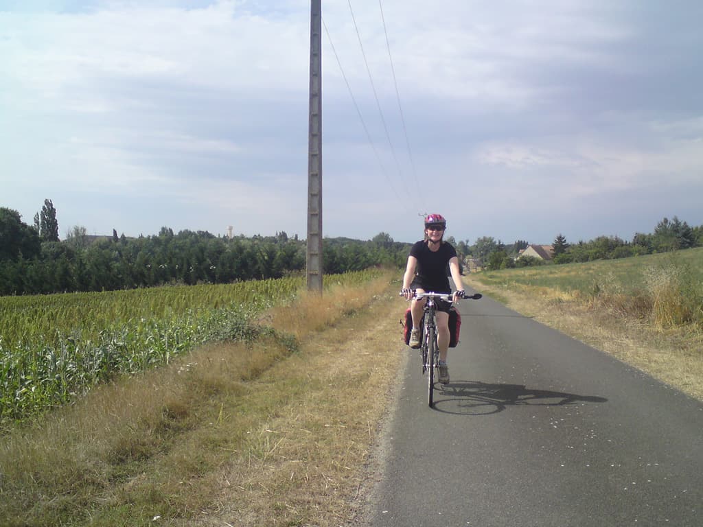 By this point we've already cycled all the way back and past Chateaudun.  We'd had a bit of bovver trying to find a more direct way through, that involved a bit of dismounting so that Pips could avoid traffic, in spite of the fact it was alway's friendly.  But eventually we got on the right track, stopped to eat a bit of the brioche we'd bought earlier and a peach each that we'd bought two day's previously.  Delicious.