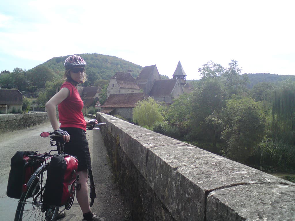 Normally Pips is the one who likes to stop and look at things and I'm the one who likes just cycling along.  But this time I'd said let's stop and Pip had said "it'll be the same as everywhere else".  So we stopped.  However, it was then Pips who carried on over this pretty little bridge while I stopped and peered over it.  I was fascinated by the perfect little garden going down to the river and surprised to see someone with a dustpan a broom sweeping the lawn.<p>They must be English I thought, and indeed, a moment later, the unmistakeable twang of a south London accent complaining about the weather confirmed I was right.<p>So, as I was saying, Pips carried on over the bridge and then returned beckoning me frantically.  I followed.rn