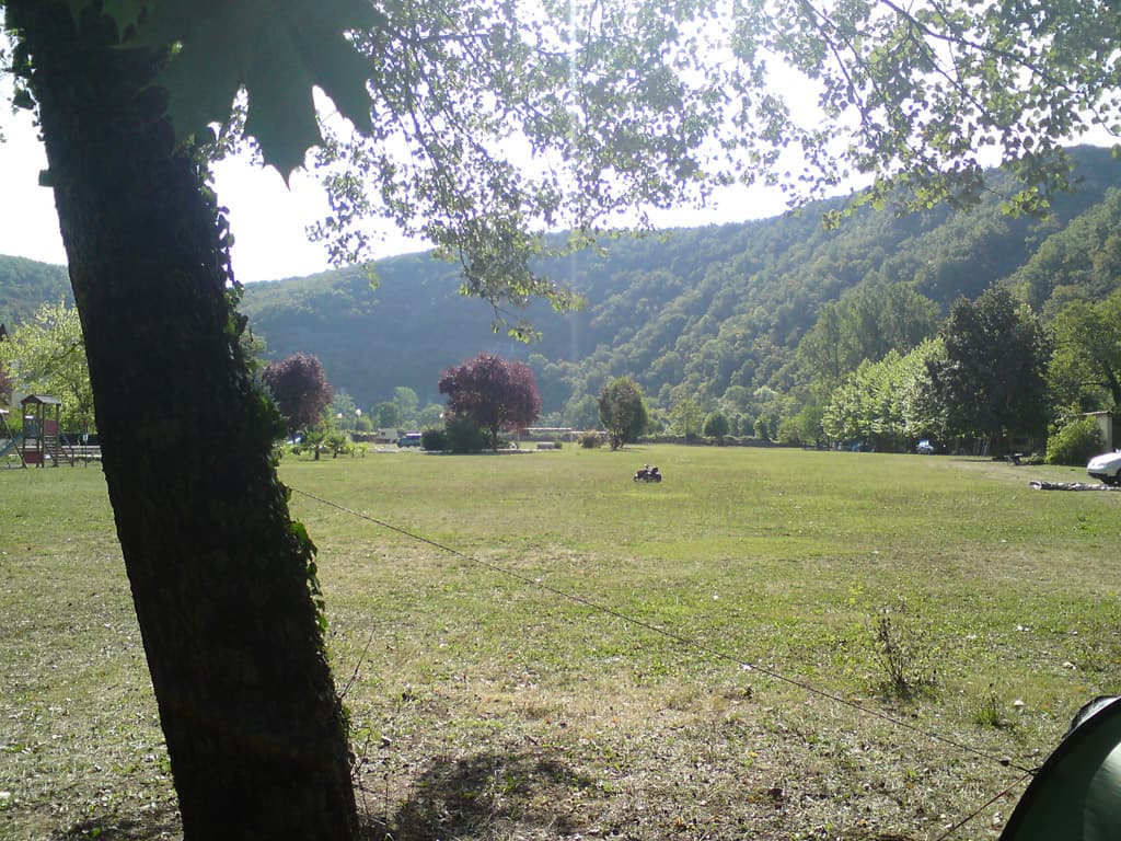 The morning was lovely, very sunny.  We decided that our clothes needed a bit more drying and so quickly moved the tent, and the washing line, so that it was bathed in morning sun while we loop went and had a breakfast coffee and rode off to go exploring a little further down the valley.<p>Further down the valley we found a nice boulangerie to buy some croissant &mdash;she had a small baby that she installed in
 with the pain au chocolat while she loop served us&mdash; and we had a second coffee in the municipal campsite nearby.  Not so nice and very expensive, that is to say &euro;5.40 for two coffees strikes me as a lot.