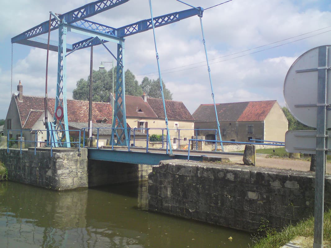 <p>I can't imagine it, but by the looks of it you turn that little handle by hand if you want to lift this bridge.</p>