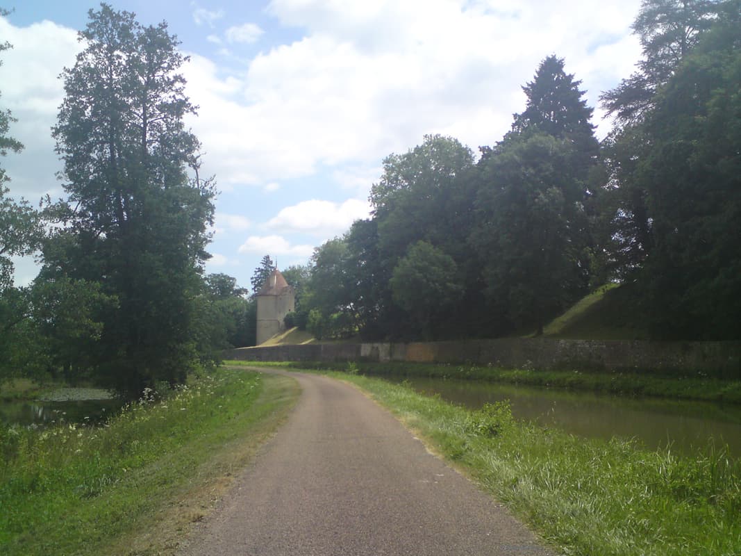 <p>I think it's Chatillon.&nbsp; I had lunch in the town, which was decorated to greet the Tour de France which was passing through at some point.&nbsp; I took the photo simply as yet another chateau by the banks of the river/canal.</p>