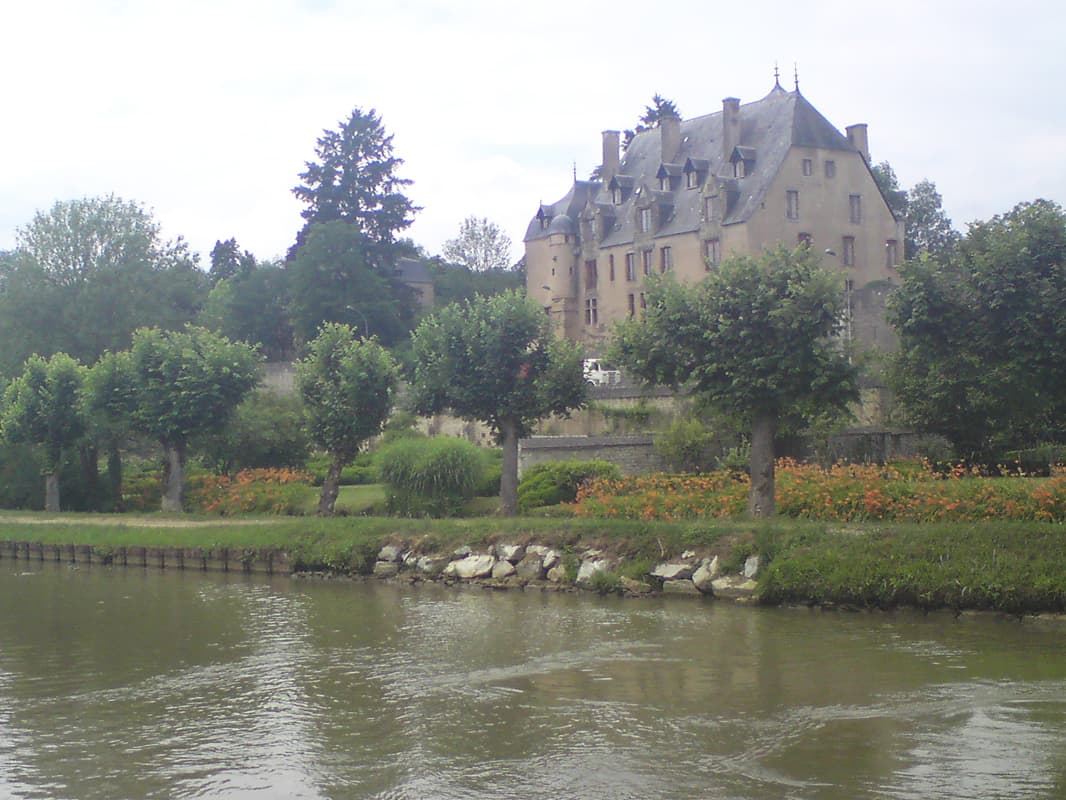 <p>Maybe this is the Ch&acirc;tillon.</p>