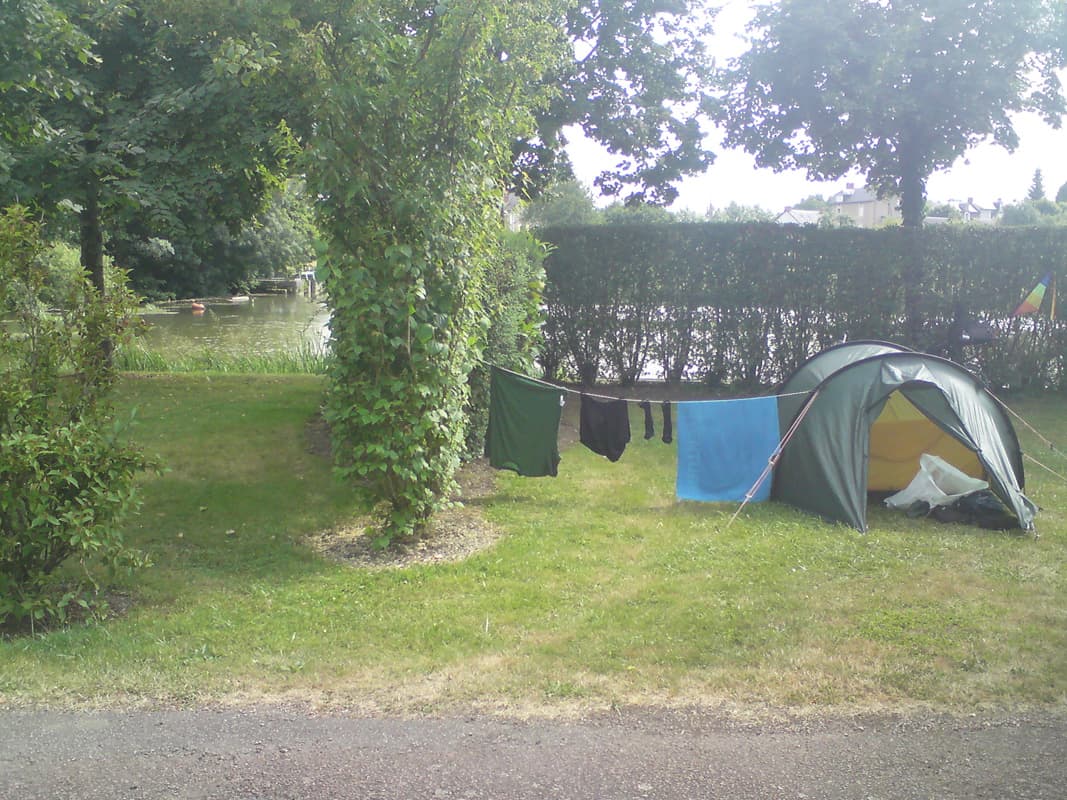 <p>The campsite was lovely.&nbsp; Next to a lake, each emplacement was surrounded by hedges.&nbsp; A nice fella mending his tractor in a nearby building plugged in my powermonkey charger and I got my washing done and hungup early.&nbsp; No shops though in the village, so it's left over fruit for my dinner.</p><p>The lady who looked after the camping turned up later, with her dog, to take money, 3.5&euro; and she made me a cup of coffee and we chatted for an hour.&nbsp; All about where she used to live in Switzerland, what it's like living here (depressing in winter), reading and life in general.&nbsp; My french is definitely improving a little.</p>