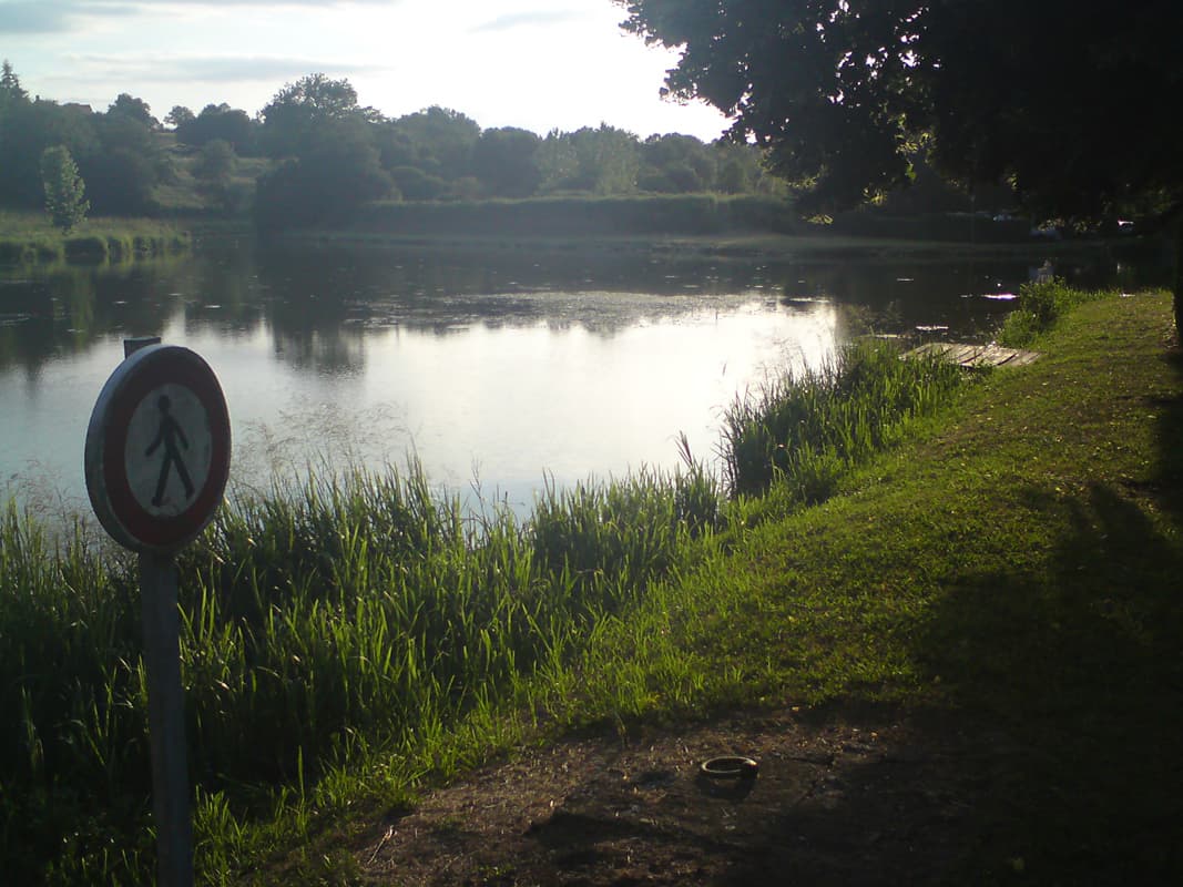 <p>This lake was just behind the tent.&nbsp; The sign is presumably to stop anyone walking on water.</p>