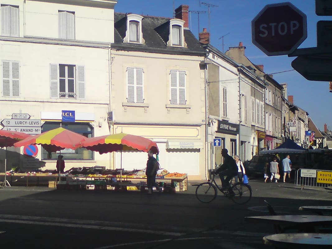 <p>I frequently had two breakfasts in fact.&nbsp; Though this one was as much to find a toilet as anything else.</p><p>There was a market just setting up and I bought fruit at the stall you see.&nbsp; There were lots of stalls opposite and various bric-a-brac stands down the road you see that's blocked.&nbsp; I also bought a map here so that I could get more of an overview of where I was going.&nbsp; I'd printed out all the other maps but had forgotten this section since the decision to follow the canal had been a bit impromtu.</p>