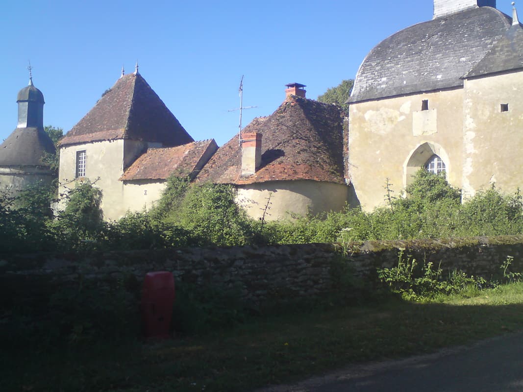 <p>An amazing collection of roof styles.&nbsp; Rollover with the mouse and you'll the car they had in the garage.&nbsp;</p>