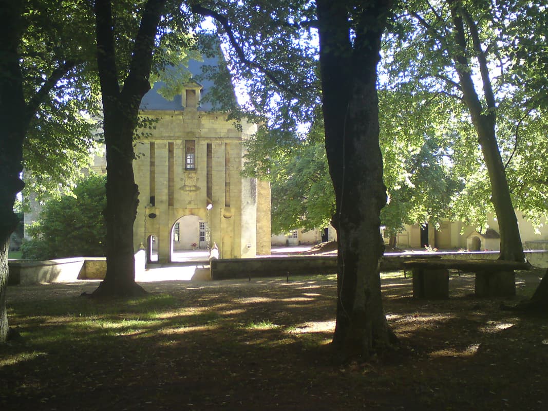 <p>I'd taken a little lane off the quiet D road to find a spot for my third breakfast and stumbled upon this.</p>