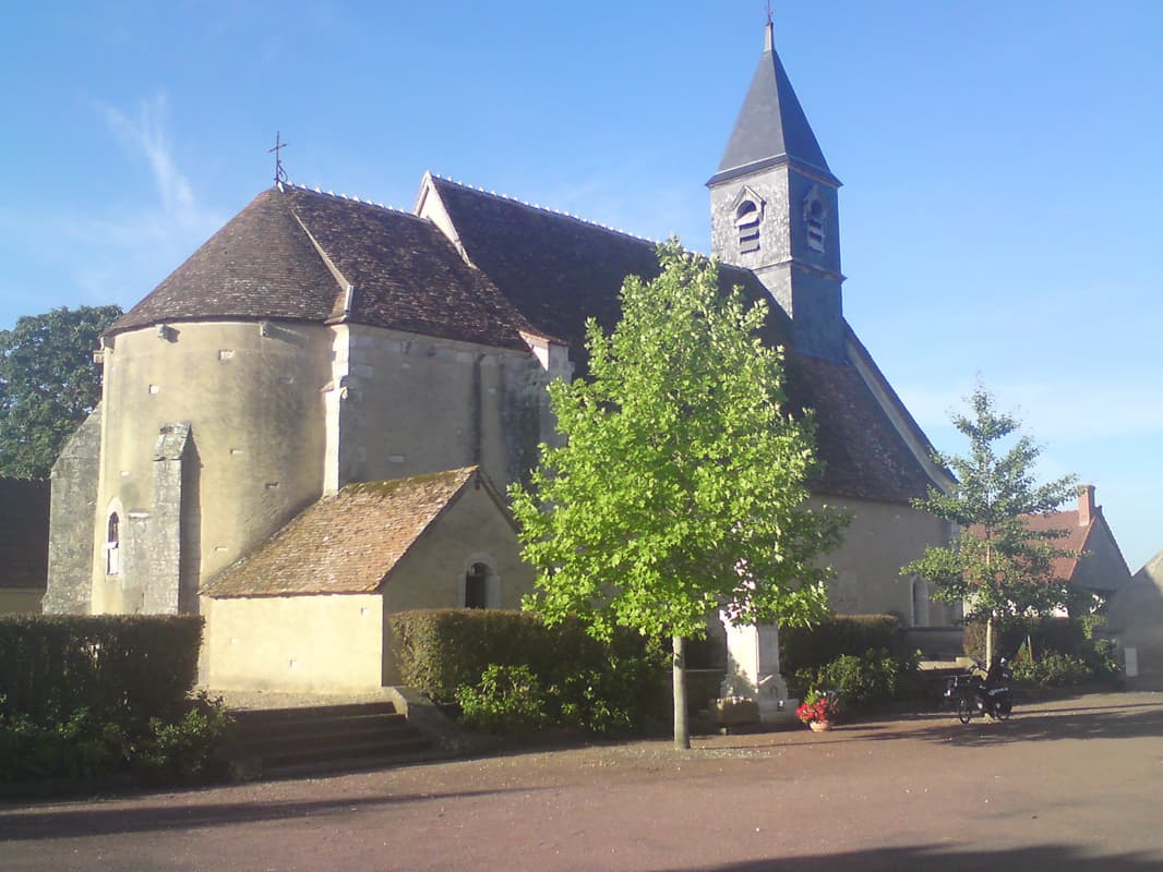 <p>I can't remember where this was, I'm really looking forward to having geo-tagging on my phone.&nbsp; What I do remember was the very nice jambonneau with tomatoes and bread followed by cherry flan and pain aux raisins that I ate on the steps of this church.&nbsp;</p><p>It was before 8.00am and no one was about until, that is, a guy from the council turned up to put up various notices on the board next to the church.&nbsp; It seems common practise in France to simply get out of your vehicle and leave the engine running.&nbsp; So, I ate for the first 20 minutes to the slow chugging of a Renault Dyane.&nbsp; Though he did wish me 'bon appetite' before driving off.</p>