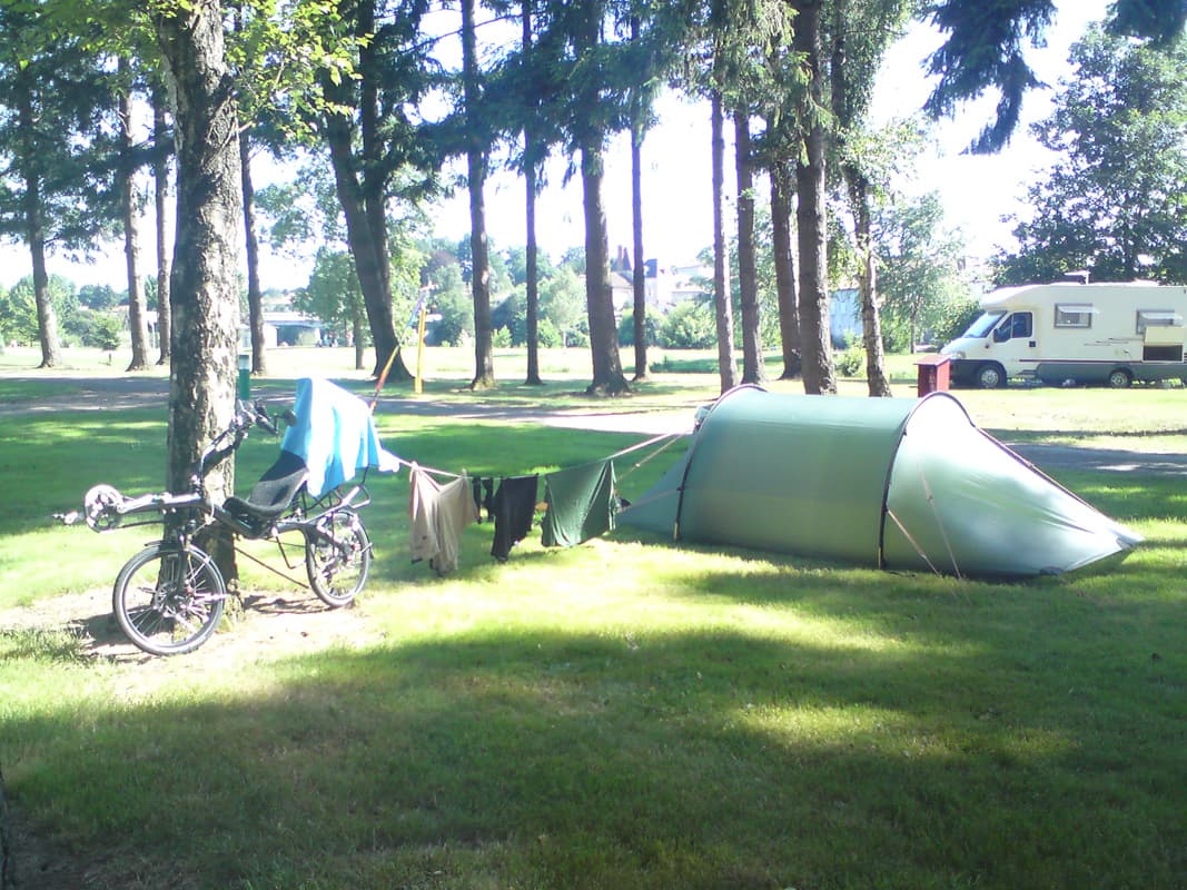 <p>At the campsite, just back over the bridge, was fantastic.&nbsp; Very friendly and helpful people, all the campers were equally so, with a fantastic position right on the banks of the Vienne.</p><p>You could swim in the river, the toilet facilities were spotless and well equiped and almost all the emplacements were shaded.</p><p>Although this is a dreadful photo it convey's the space, feeling and sunny aspect of the place.</p>