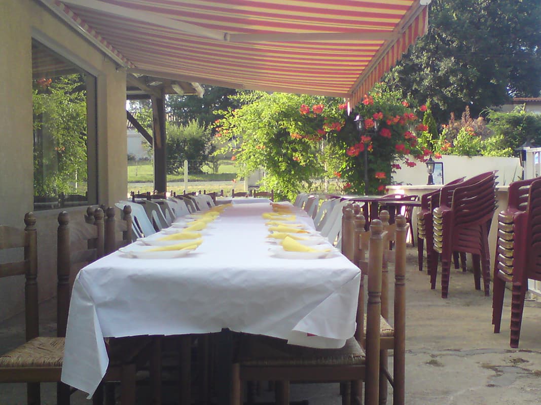 <p>In the evening there was a communal meal in the campsite.&nbsp; Moules Frites.&nbsp; How could I refuse.&nbsp; I was very lucky with my table neighbours, I'd asked if there was a no-smoking part and they organised that asking everyone who didn't smoke to come to my end of the table.</p><p>We had animated and amusing talk all evening and ate moules frites until we could eat no more, they simply brought us more and more until we said stop.&nbsp; With good bread and a chilled, fruity ros&eacute; with it.</p>