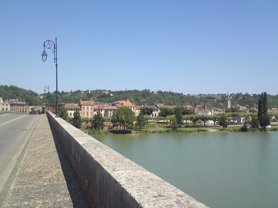 <p>At least I think it's called the Napoleon, as you might appreciate, the Garonne is a very wide river, and Moissac is quite an attractive town.</p>