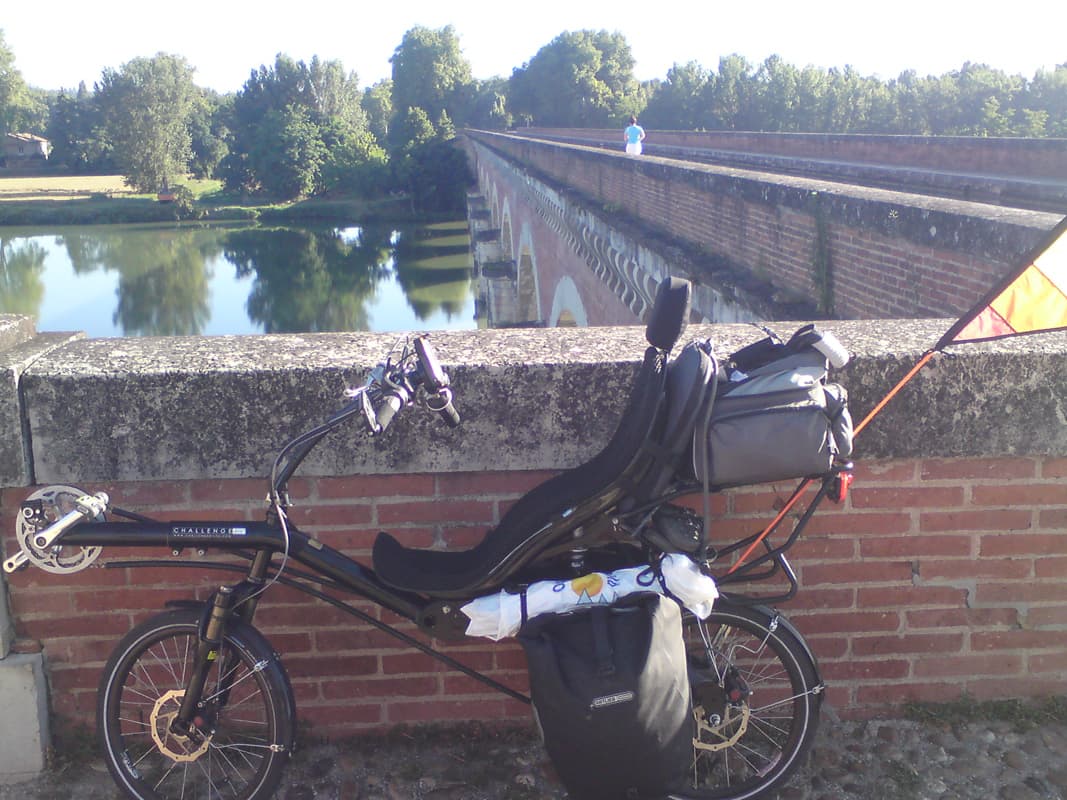 <p><em>18th July.&nbsp; 91km, avg 17.8km/hr, max 33.3km/hr 5hrs riding, 8hrs total.</em></p><p>Deyme is about 20km south of Toulouse.</p><p>This is the canal bridge south of Moissac, there is a much bigger one on the way into Agen but it hadn't really registered.&nbsp; I met a cyclist when I was taking this photo who couldn't quite believe that I hadn't noticed the canal bridge at Agen so I paid particular attention on the way back.&nbsp; The cyclist was fascinated by the recumbent and had a sit on it to see what it was like.&nbsp; We ended up chatting for 20 minutes or so before I continued.</p>