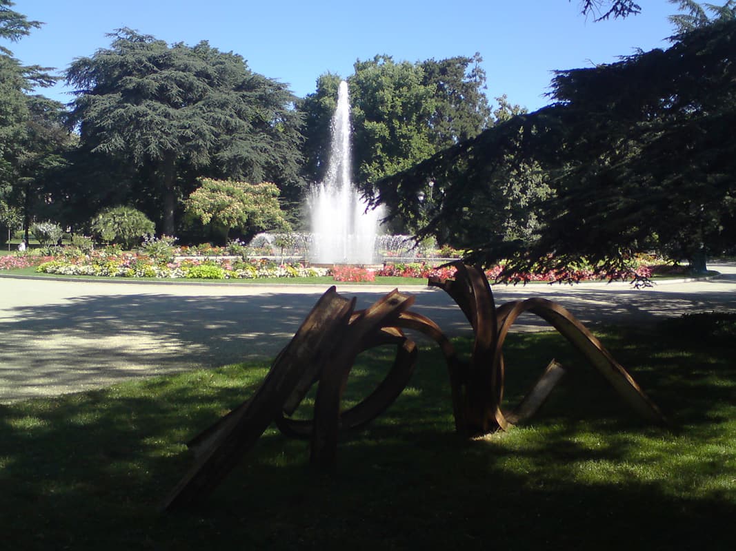 <p>I'd gone to the park to go to the Natural History Museum but it was Monday and lots of places, including most bakers, shut on Monday's.&nbsp; Which was a disappointment and would be to Matt&eacute;o too, which turned out to be the case when we met up later.</p><p>This park though was very large and a nice cool place to stroll.&nbsp; Some of the plants were signed too, to tell you what they were, but not many.&nbsp; Toulouse isn't big on signs it seems.</p>