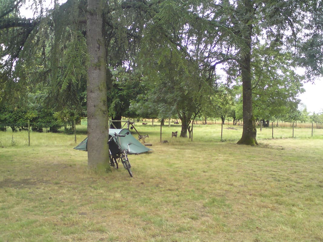 <p>I got my tent set up and was the only other camper.&nbsp; There was one other person about 50 metres away who was a friend of the owners and who helped out cooking the evening meal.</p>