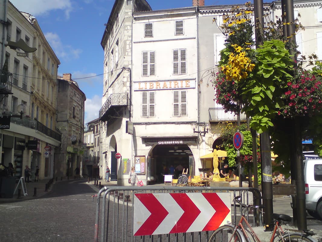 <p>Agen was really very nice, some modern buildings but a lot of more medieval parts to the town.&nbsp; My first good impression was helped still further by the woman I spoke to in the Town Hall.&nbsp; She was going to explain where the tourist office was but first asked if I knew Agen.&nbsp; When I replied that I didn't she said that she'd just walk with me and show me the way!&nbsp; I can't imagine going into my home town hall and someone offering to walk me down Northumberland Street to show me where the tourist office is.&nbsp; Very friendly.</p><p>The tourist office gave me the usual plethora of leaflets but the thing that caught my attention was the voice of the man who helped me.&nbsp; He sounded exactly like Louis from 'Daily French Podcast' the french language podcasts I'd been listening to for a couple of weeks before my holiday.&nbsp; In the end I had to go back in the office and ask him if he was Louis, but he said not.</p>