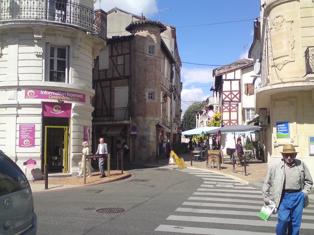<p>I rode around and explored, found the place where the coach would leave from and had something nice to eat for lunch, and for only 6.9&euro;.&nbsp; The ride to Agen was only about 20km but by the time I'd ridden around Agen and then explored Port Saint Marie I'd done nearer 70km.</p>
