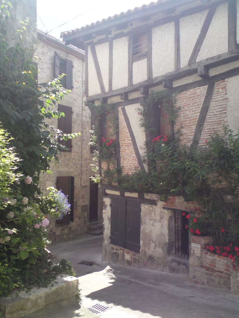 <p>Annoyingly,&nbsp; when I returned to the campsite three dutch families had pitched up their tents.&nbsp; With an entire field to put their tents up in they'd put them right next to me!&nbsp; I mean a metre away.&nbsp; Their kids were getting too close and tripping over my guy ropes, I eventually asked them to keep their kids away; nasty me.</p>