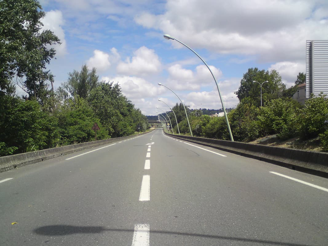 <p>There is a major road running along the side of the Garonne, the road here known as Les Berges, and on Sunday it's closed to all motorised traffic.&nbsp; It took a while to find out how to get onto it but once I had I spent some time cycling up and down it.&nbsp; I weaved in and out of the dotted line.&nbsp; I dillied, I dallied, I sauntered and ambled.&nbsp; It was great.</p><p>It was like cycling after that nuclear holocaust, or after the petrol crisis has really struck home.</p>