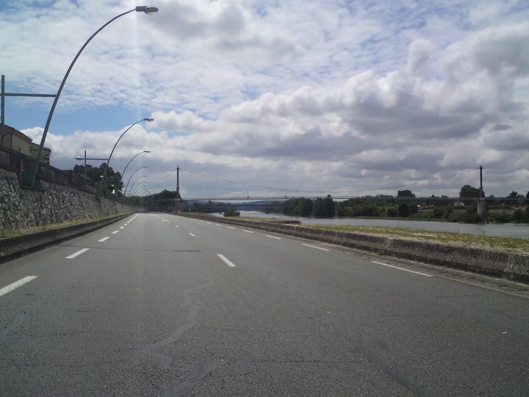 <p>This is the view west as I finish one of several up and down trips.&nbsp; I did actually see a few other people, though not many at all.&nbsp; Apparently it was very popular when the cycling mayor first introduced it.&nbsp; I saw an inline skater and a couple of pedestrians.&nbsp; Though, strangely, the pedestrians still stuck to the verges whereas I think I would have walked down the middle of the road.</p>