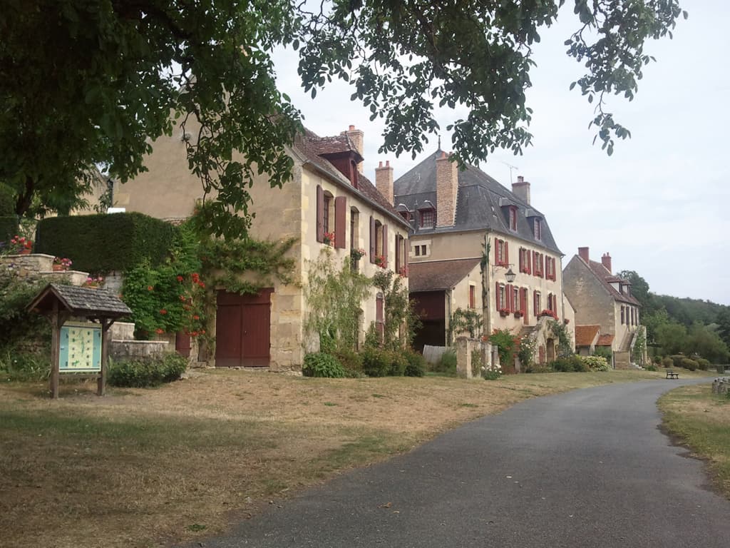 <p>Rollover this photo for a different view, and click it for yet another.</p><p>Apremont-sur-Allier had been recommended by Jean-Charles from the VHP forum as being a nice place to stop for a picnic and it was fantastic. &nbsp;It started well when I stopped outside an unreasonably pretty cottage on the outskirts and ended up, as I usually do, in conversation. &nbsp;Firstly with the lady of the house, who quickly rushed in to get her husband so he could see the dr&ocirc;le de velo too (funny bike).</p>