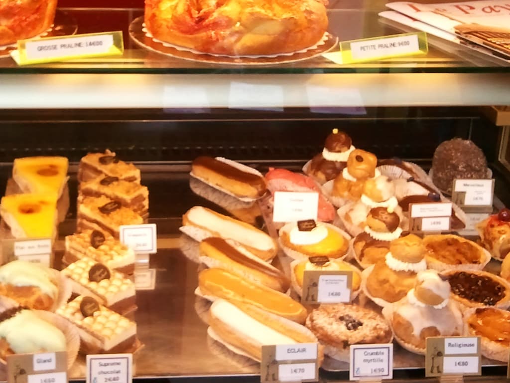 <p><strong>Thurs 14th July. St Pour&ccedil;ain to Billom: 83km, avg 15.7km/hr, max 43.2km/hr, 5</strong><strong>&frac14;</strong><strong>hrs riding 7&frac12;hrs total</strong></p><p>This was the kind of thing that faced me every morning in France. &nbsp;Life is tough: half a baguette, of course but then should it be pain aux amandes, flan, or ...</p><p>It was a particularly slow start, took an hour and left at 7.15am. &nbsp;I put everything away in the wrong place and in the wrong order. &nbsp;Nonetheless it was a sunny start, though my tent was soaked with both rain from the previous night and dew, relevant because it adds a few kilos to the weight.</p>