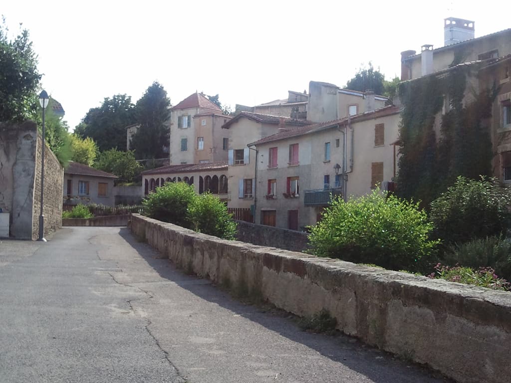 <p>I was cycling about this other old part of town, in fact all the town was old, when I stopped to ask someone about where to find La Galerie, the creperie that had been recommended. &nbsp;Ah, they said, that's in the old part of town. &nbsp; Sure enough it turned out there was a whole section of the town that made this old part positively futuristic.</p>