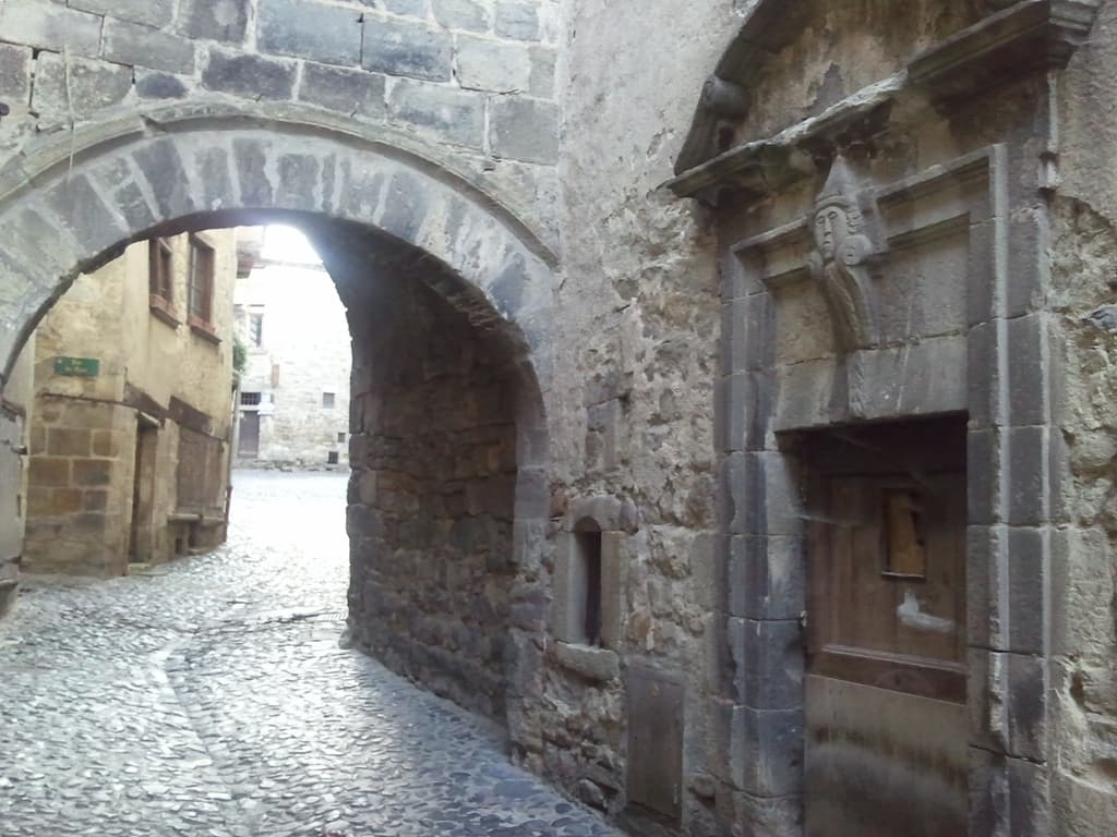 <p>The whole of this part of town was medieval. &nbsp;Cobbles, carvings, low doorway's and timbered houses. &nbsp;Which makes it easy to understand why they didn't bother inventing either the bicycle or the cycle shoe in medieval times. &nbsp;It's impossible to get about on cobbles either on the former or wearing the latter.</p>