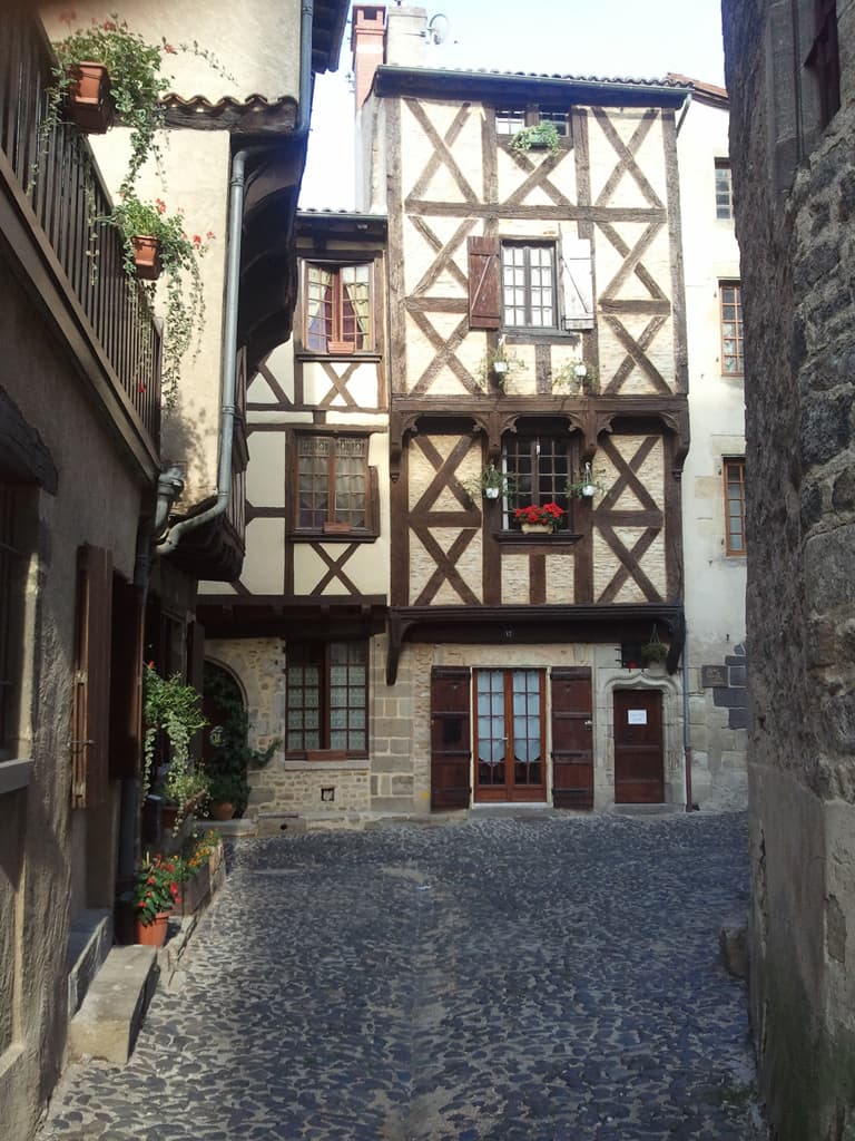 <p>Just down from here was La Galerie, the cr&ecirc;perie breton where I ate, this was next to, or was the Chambres d'h&ocirc;tes they also own. &nbsp;The owner was a very nice guy, told me a lot about the town and the medieval quarter as he guided me to the house he was renovating where he allowed me to park my bike safely. &nbsp;A half-timbered bike shed. &nbsp;Thus allowing me to skate around on cycling shoes with clips but at least without a bike to push so I could better explore the town.</p>