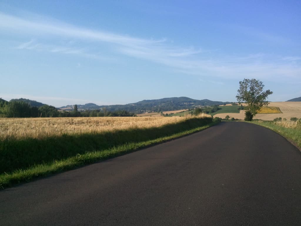 <p><strong>Fri 15th July. &nbsp;Billom to All&egrave;gre: 91km, avg 11.5km/hr, max 48.8km/hr, 8hrs riding but 7.20am to 6.00pm</strong></p><p>The first part of the day was very windy and the wind was largely in my face, a peddle downhill day. &nbsp;It was pretty though, I was starting to get to the Massif Central and the hills were the typical conical shape of that region.</p>