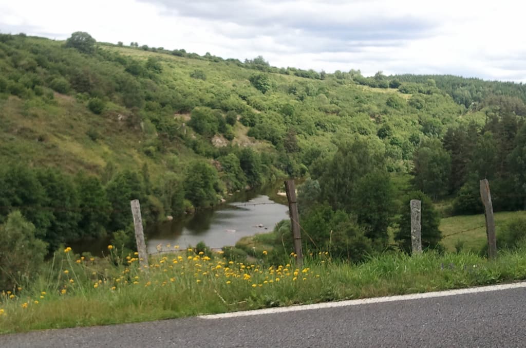 <p>Still following the Allier, down the D906, amazing considering that I'd first picked it up at Nevers, the other side of the Massif Central. &nbsp;I must check the route and direction of it and find out how it gets around the Massif.</p>