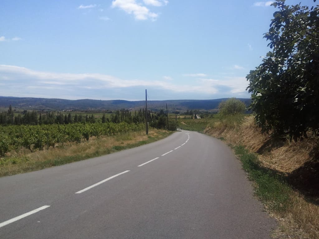 <p>It was only 2.30pm when I'd finished eating so I decided to go to Estagel where I thought there was also a campsite. &nbsp;It was only about 20km away and the road was reasonably flat with only one climb and fastish therefore.</p>