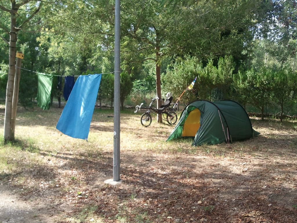 <p>The guardian was very friendly, also called Robert it turned out. &nbsp;Once I'd done my chores I went and had a beer and chatted to him for a while. &nbsp;Actually I made a brief aquaintance with someone else too, mouse over this photo to see who.</p>