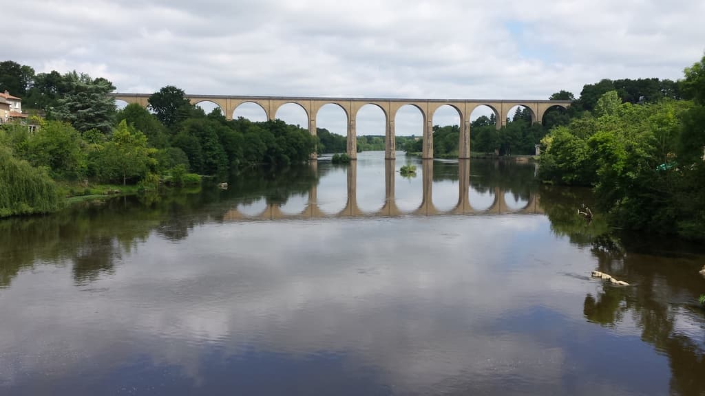 Not sure now if this is Lussac or Isle-Jourdan, but purty nonetheless.