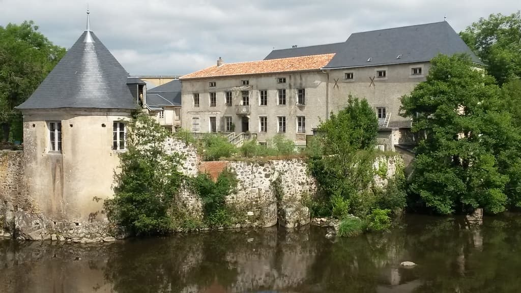 That fixer upper in close up.