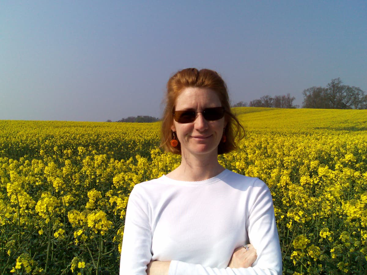 This was the Saturday I think.  It was scorchingly hot and we decided to take a walk along the river Teviot.  It was fantastic, the fresh smell of spring, blue skies and flowers everywhere.  <p>We really didn't take enough photos, so there are no photos of the ruined castle (development opportunity - "this is where we're going to have the guesthouse for the archers"), of the dog show where we saw Pippa's favourite breed, the Basset Vendeen, or the sausages on the barbecue with Simon and Louise.